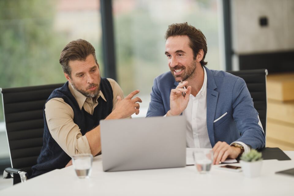 Collaborative workshop around a table